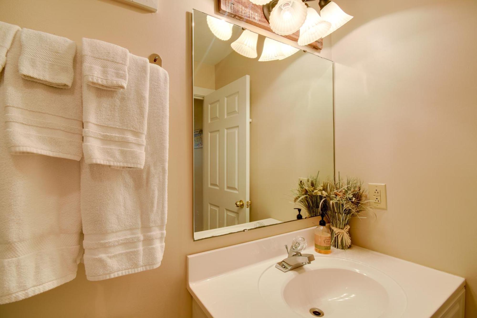 Ocean Isle Apartment With Balcony, 1 Mi To Beach! Ocean Isle Beach Eksteriør bilde
